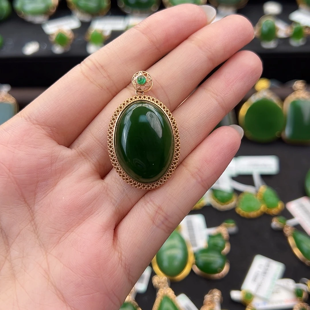 和田玉（碧玉）18K金镶嵌吊坠(不含链)老坑菠菜绿蛋面25mm