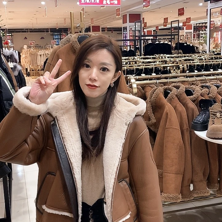 初晓皮草外套搭配