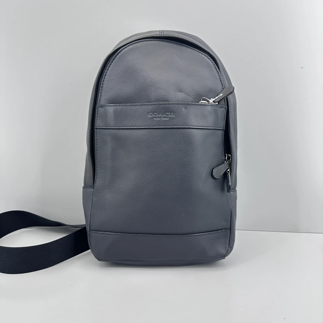 95新 COACH/蔻驰 男士黑色胸包20*33*6cmM022210