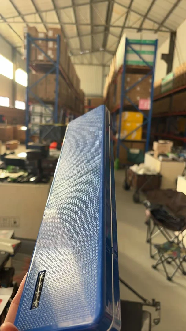 蓝色子线盒板松动