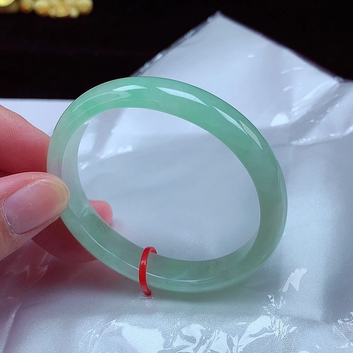 翡翠手镯（贵妃镯）未镶嵌52-53圈