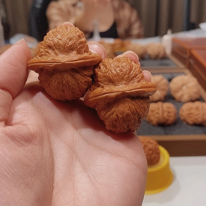 ****吊坠桃核山地血麒麟36