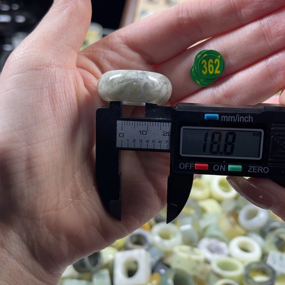 蛇纹石玉未镶嵌戒指