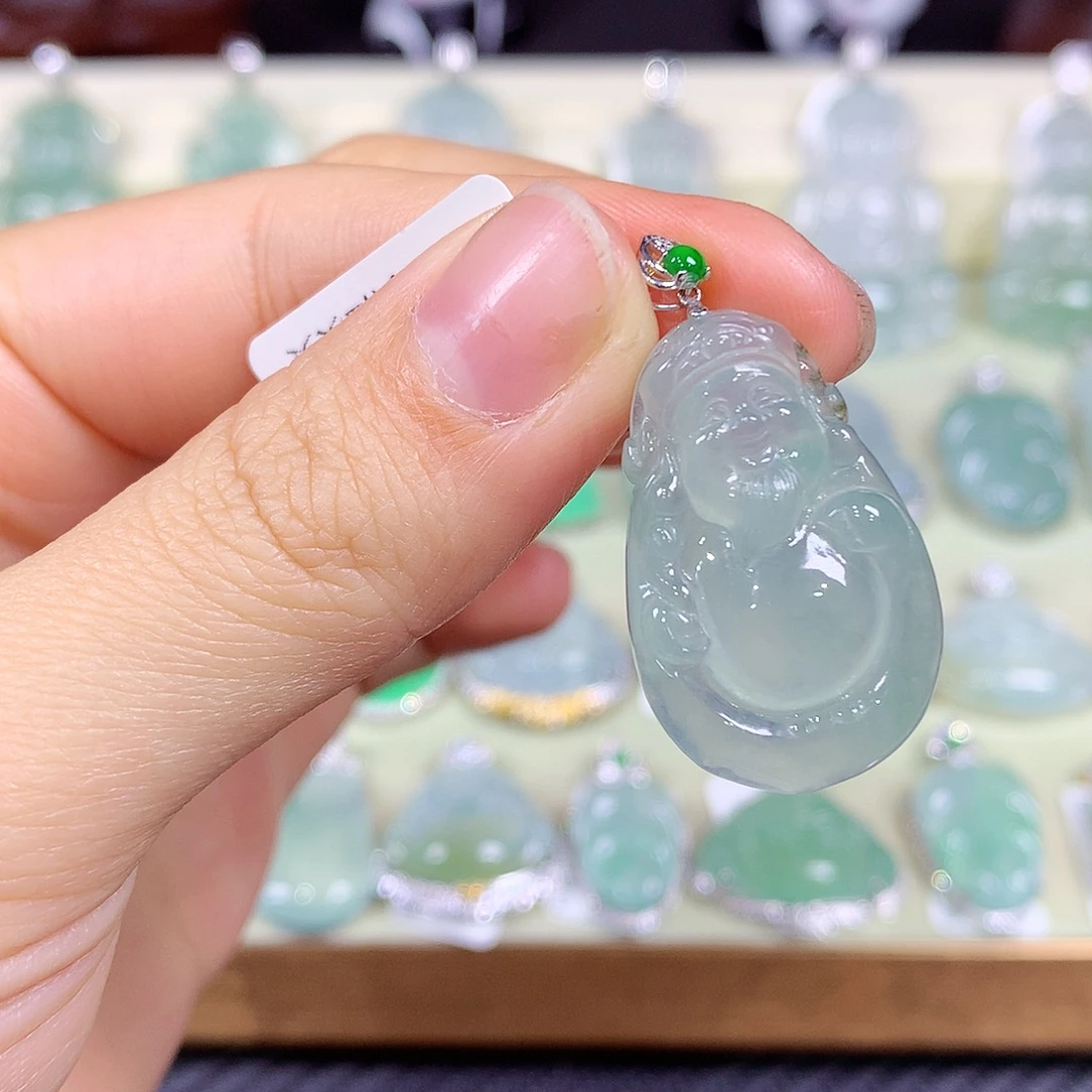 翡翠18K金镶嵌颈饰财神爷
