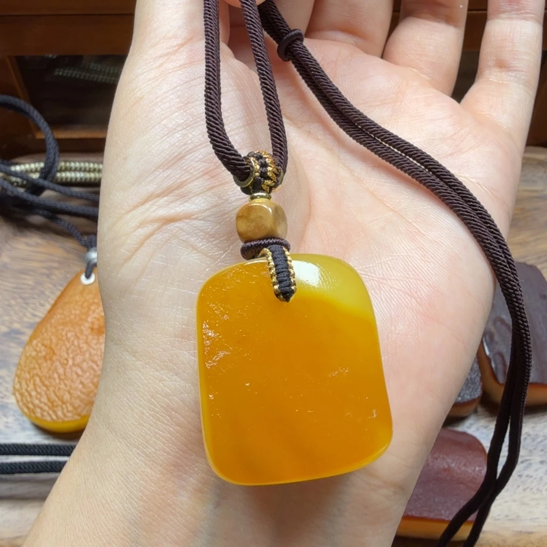 琥珀吊坠(赠链)未镶嵌