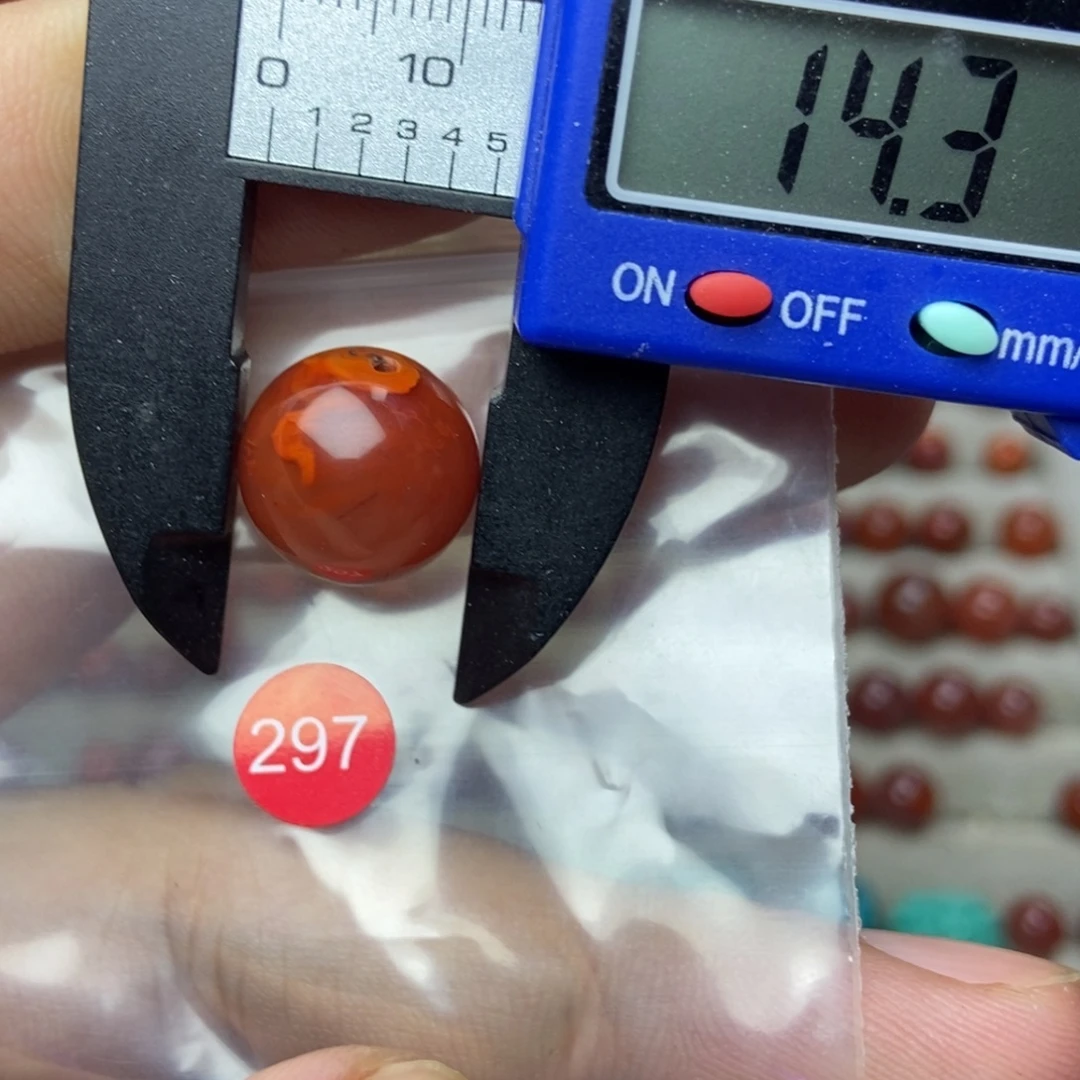 南红玛瑙未镶嵌南红玛瑙有瑕疵