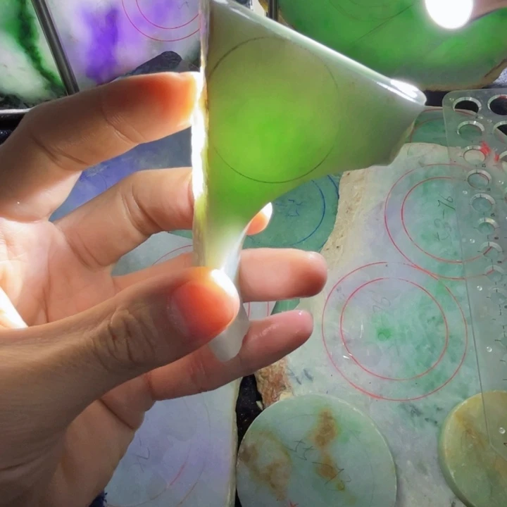 翡翠未镶嵌挂件片料