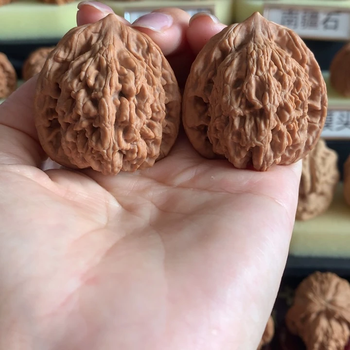 孤***手桃核把件文玩核桃麦虎白茬42