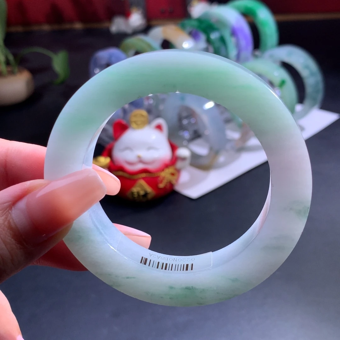 定制翡翠未镶嵌翡翠手镯