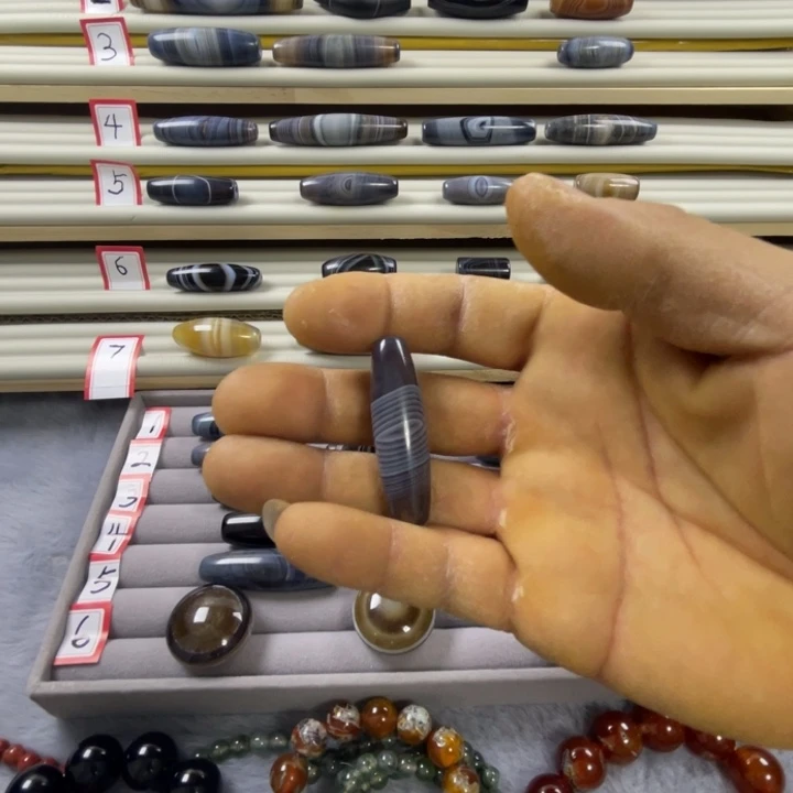 金***芽玛瑙/玉髓未镶嵌颈饰