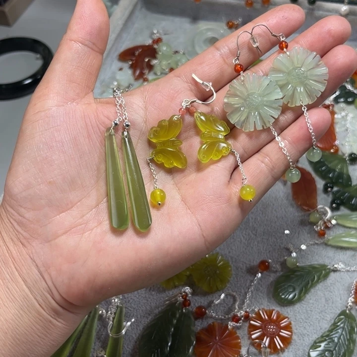 蛇纹石玉合金耳饰
