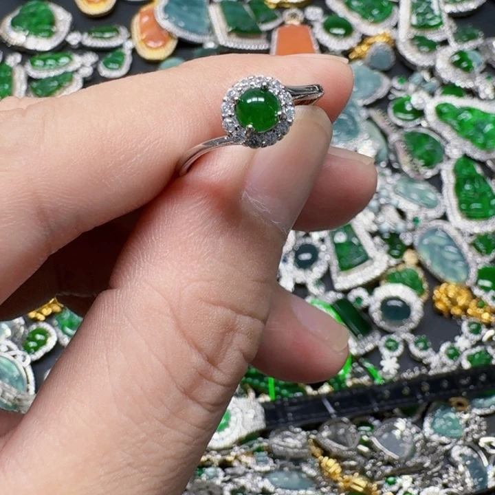 翡翠未镶嵌颈饰天然A货翡翠放漏