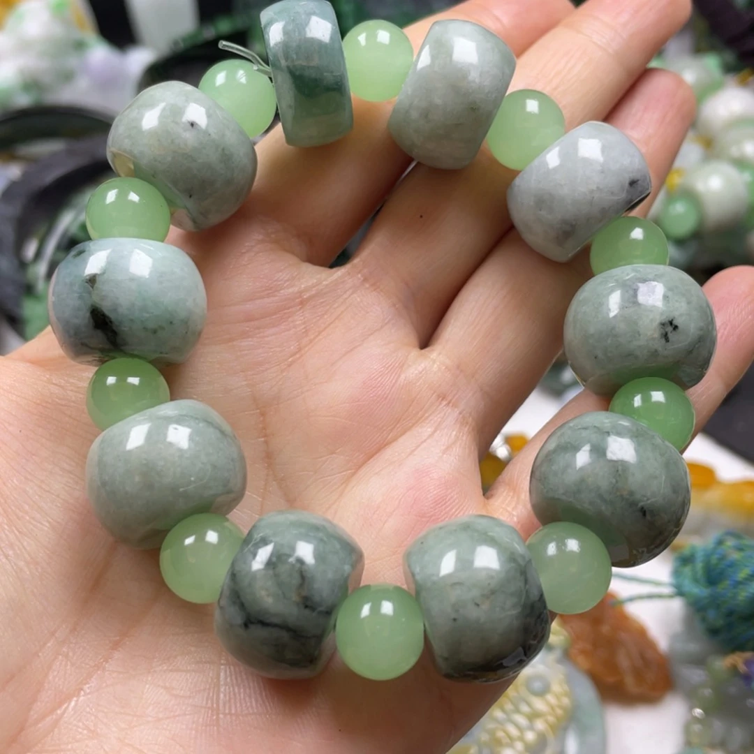 翡翠颈饰未镶嵌牌子