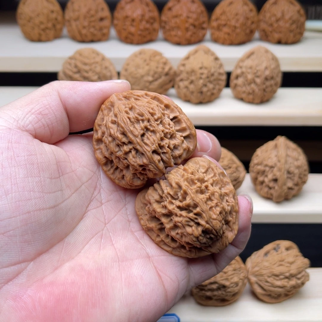 文玩核桃把件矮桩对歪