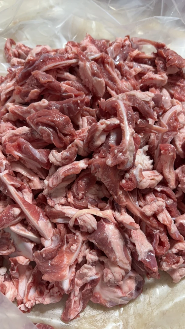 清真剔羊筋头巴脑，肥瘦比例2-8，有肉有筋有脆骨，炖着吃