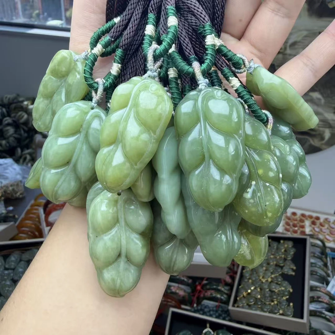岫玉上品精美湖水绿金枝玉叶【随机发货其中一个】