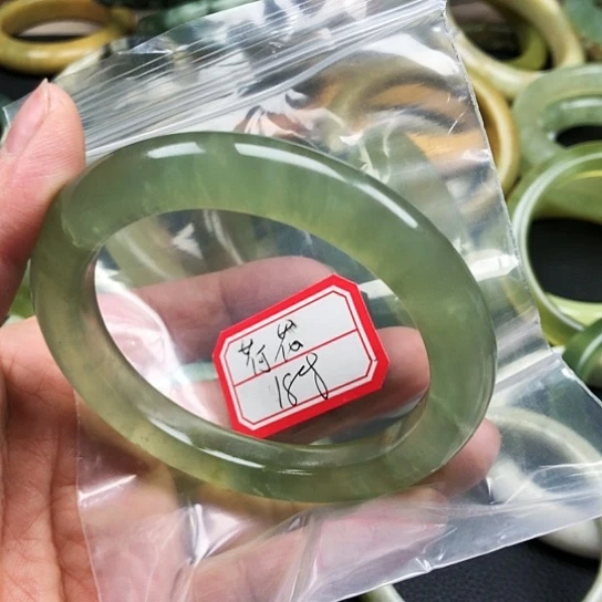 蛇纹石玉手镯未镶嵌荷*