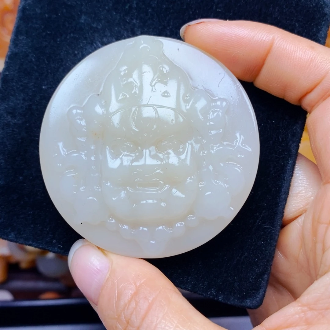 未镶嵌石英质玉（黄龙玉）颈饰