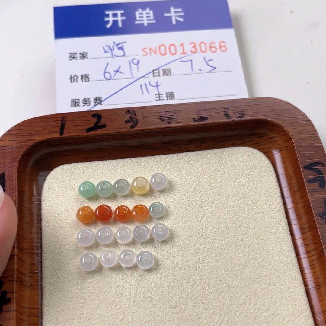 翡翠未镶嵌颈饰啊****)