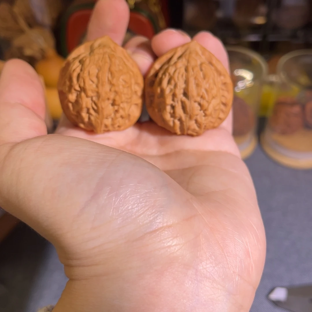 文玩核桃吊坠金牛