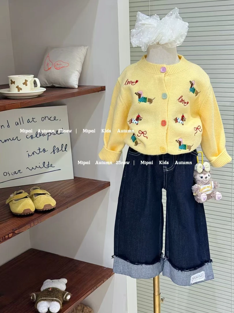 原创！韩系女童秋冬加厚超显白黄色小狗刺绣开衫配直筒翻遍牛仔裤