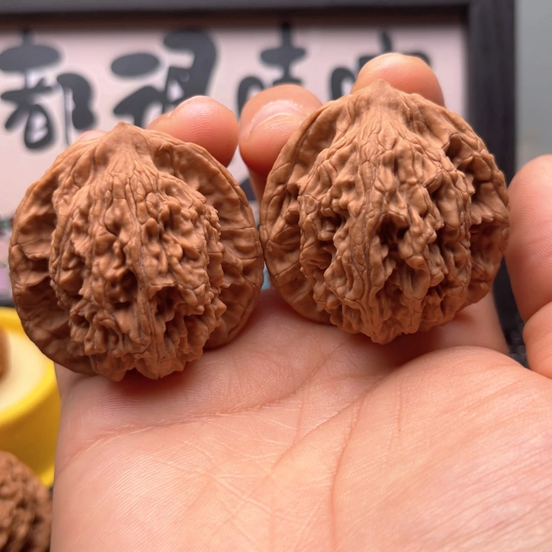 42麦穗虎头文玩核桃