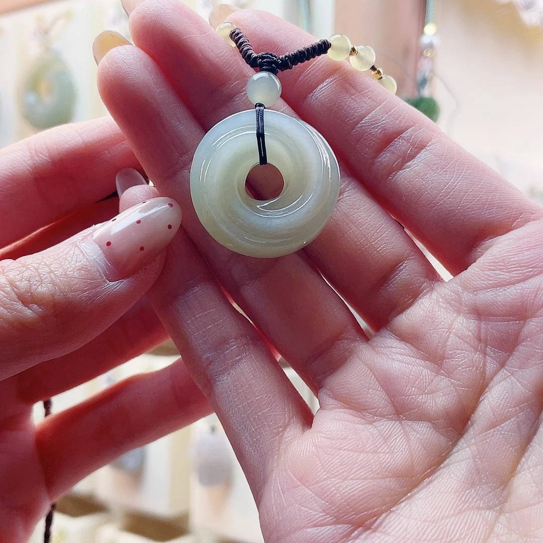 和田玉未镶嵌吊坠(赠链)