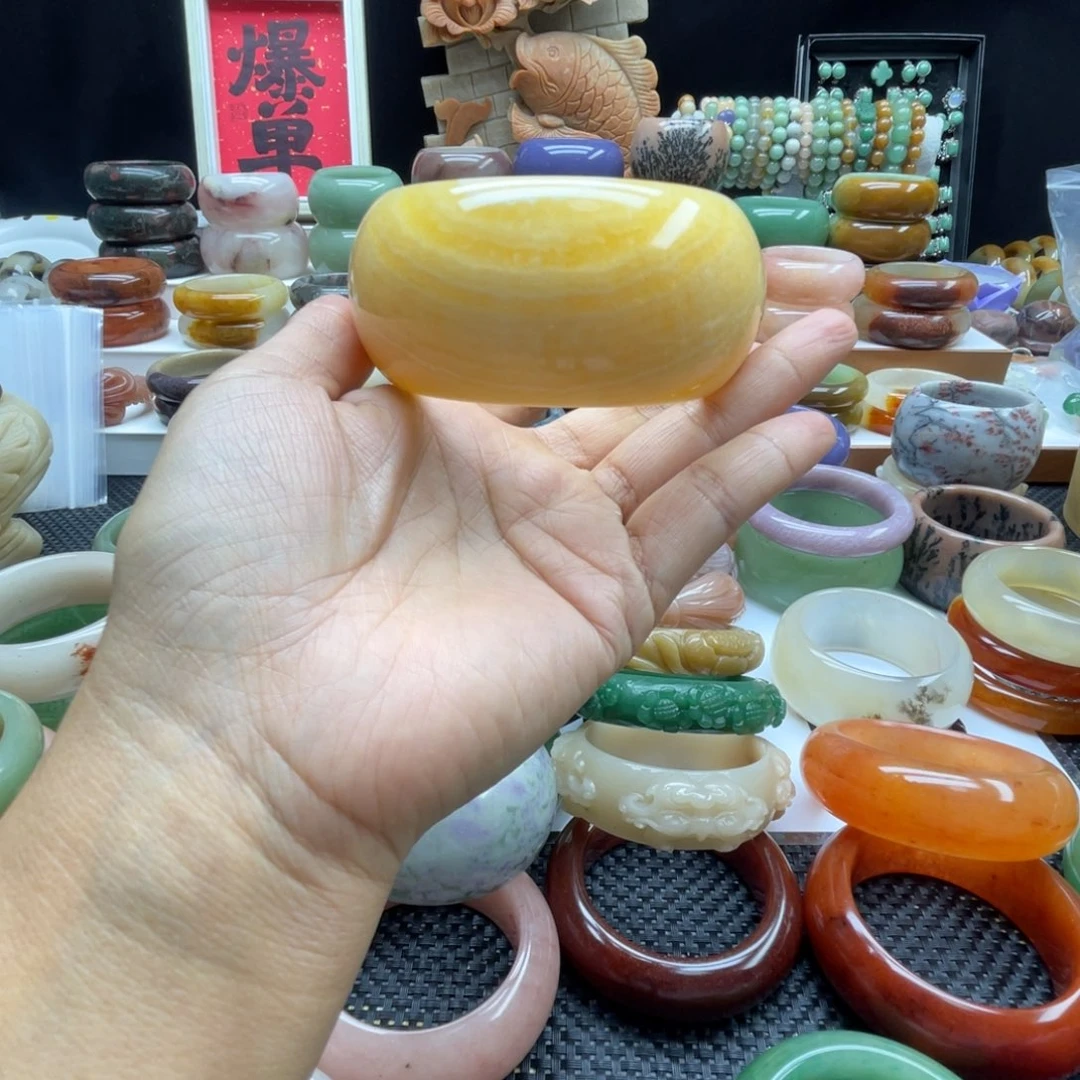 哆***姐石英岩玉未镶嵌手镯