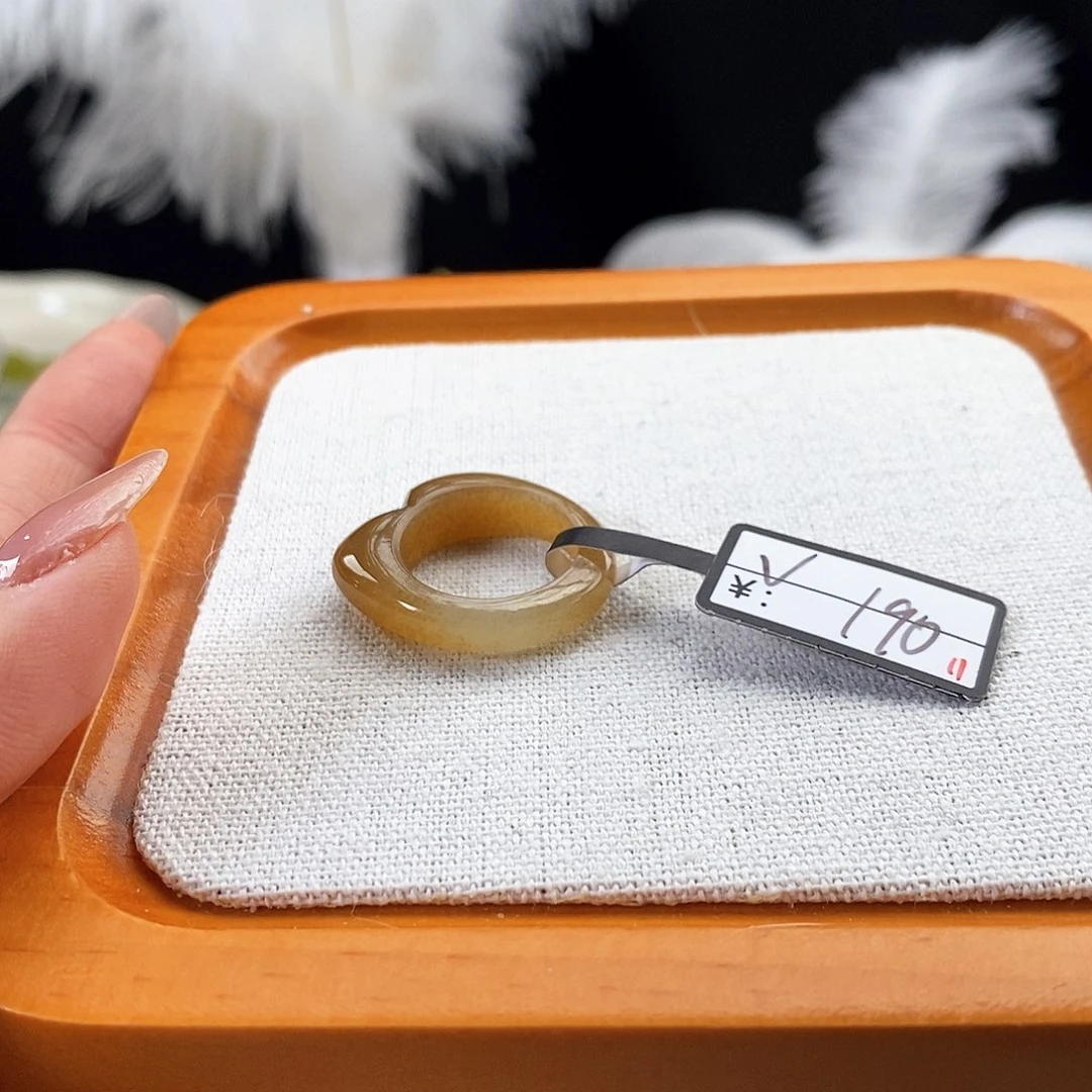 牛***妈和田玉未镶嵌戒指r12金桔糖渐变猫耳16.2