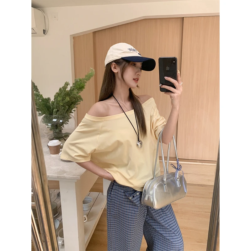 纯欲奶黄色一字肩辣妹上衣2025夏露肩斜肩宽松辣妹短袖时尚t恤女