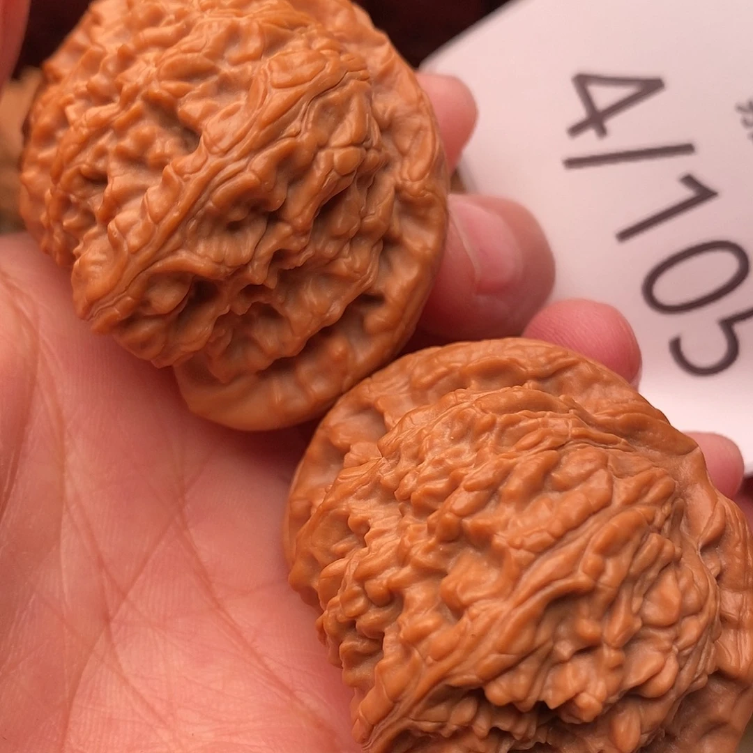 文玩核桃把件45白狮子