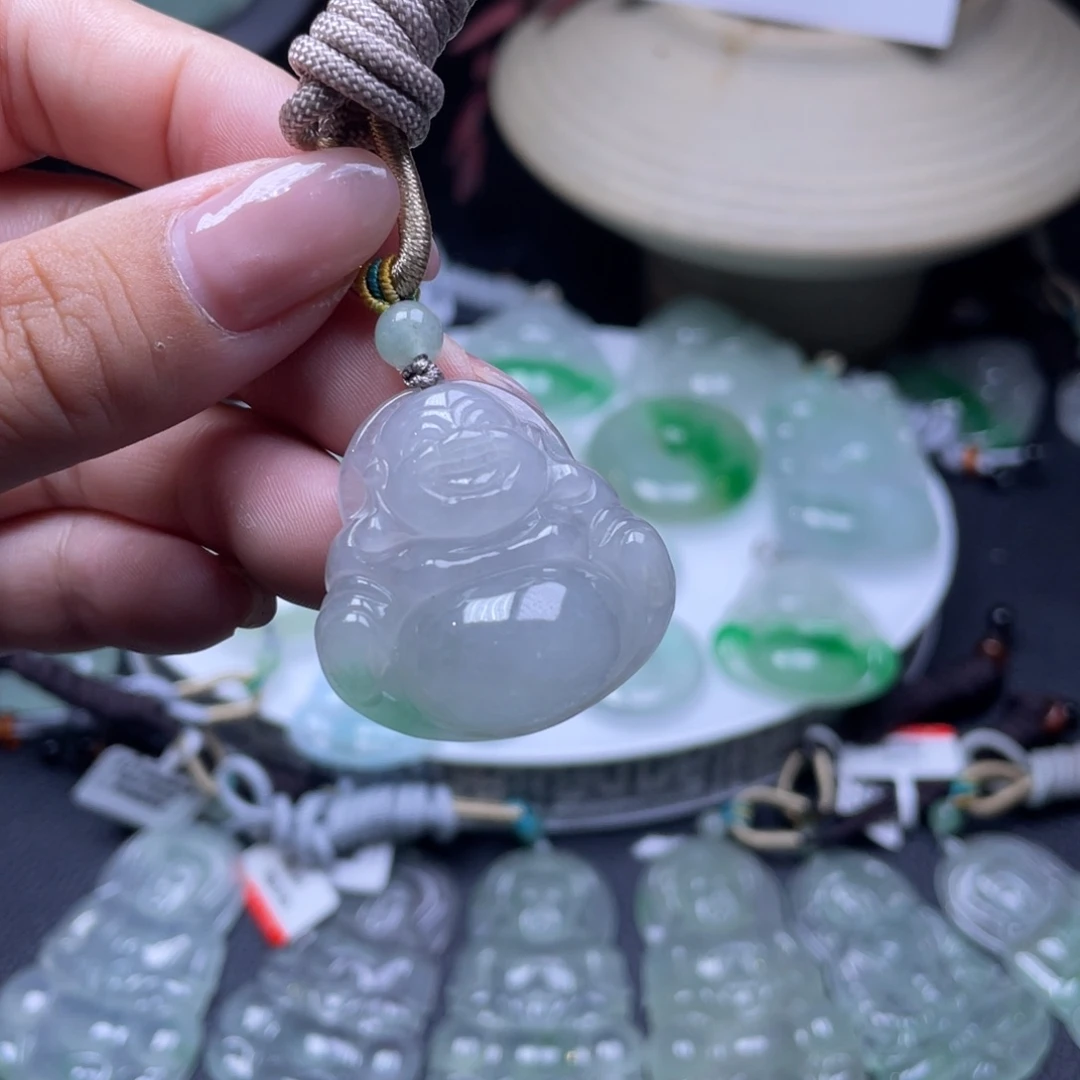 颈饰未镶嵌翡翠