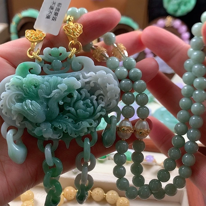 翡翠未镶嵌颈饰吊坠