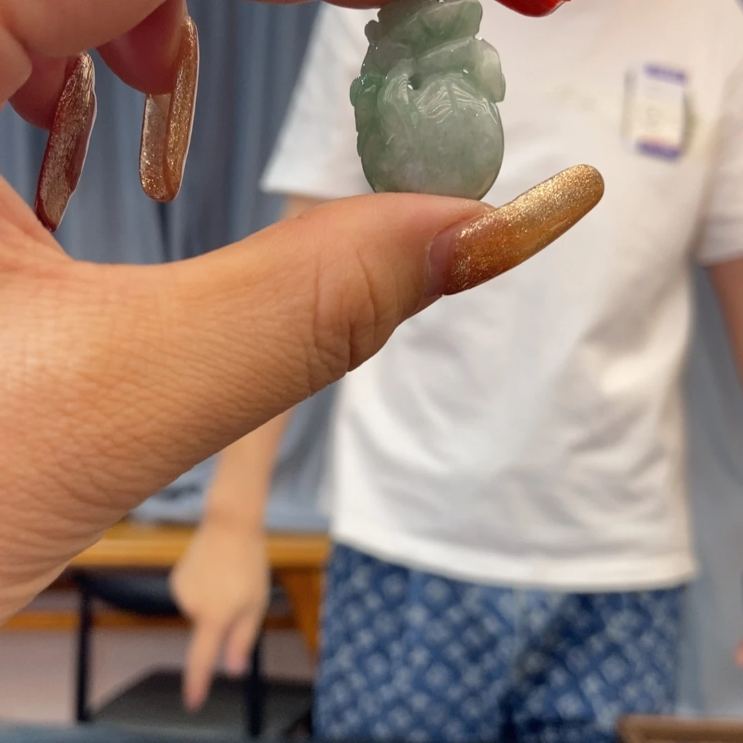 翡翠未镶嵌颈饰翡翠首饰