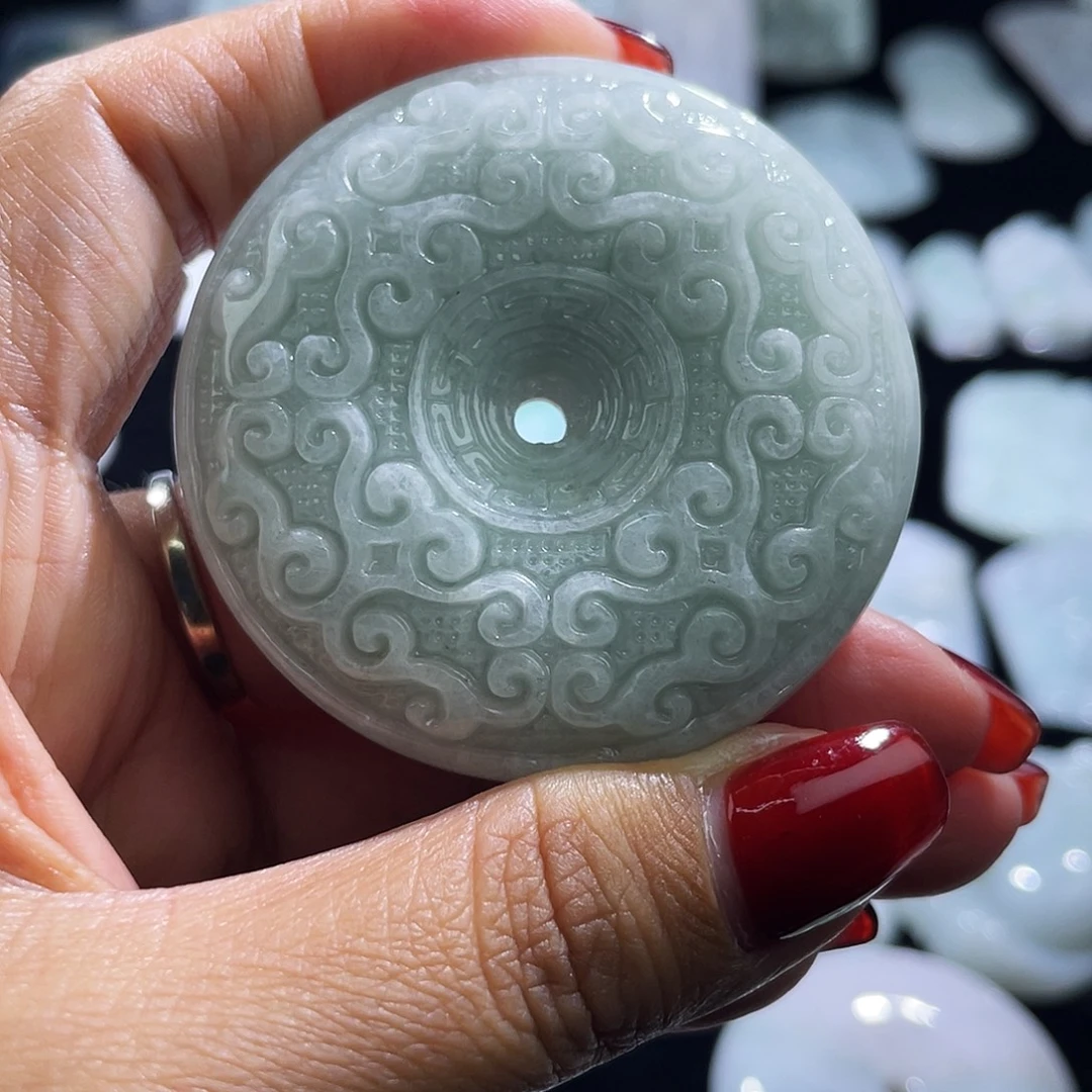 翡翠未镶嵌颈饰平安扣