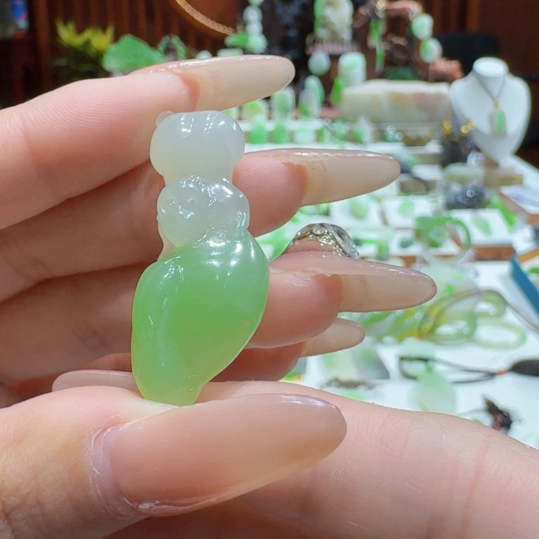 和田玉翠青灵猴献寿未镶嵌