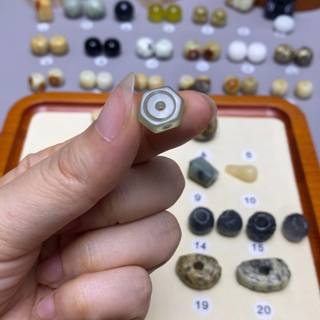 蛇纹石玉配饰合金?****?