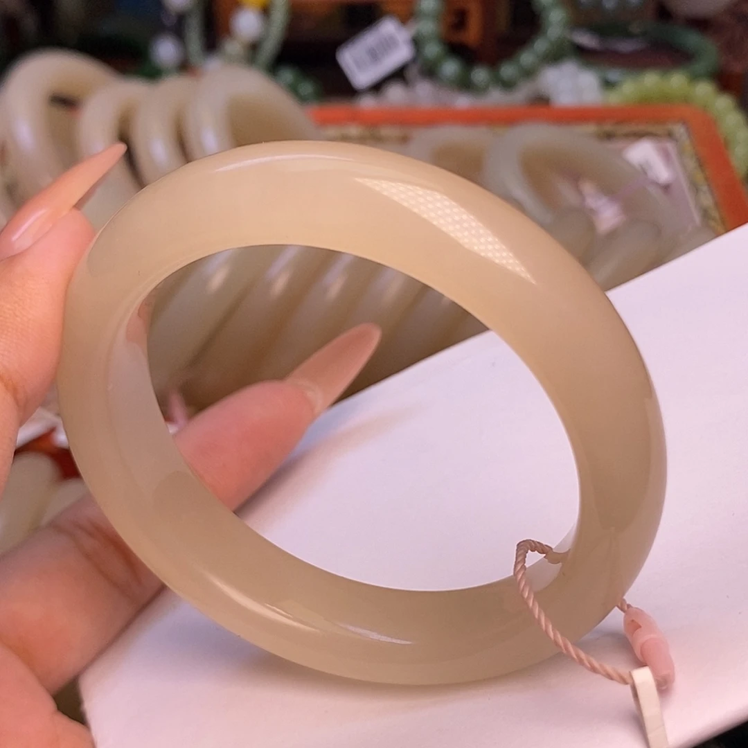 颈饰未镶嵌和田玉藕粉老熟料老料手镯56.5