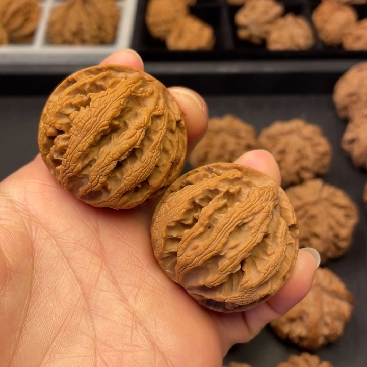 文玩核桃吊坠秦岭以南至四川南部