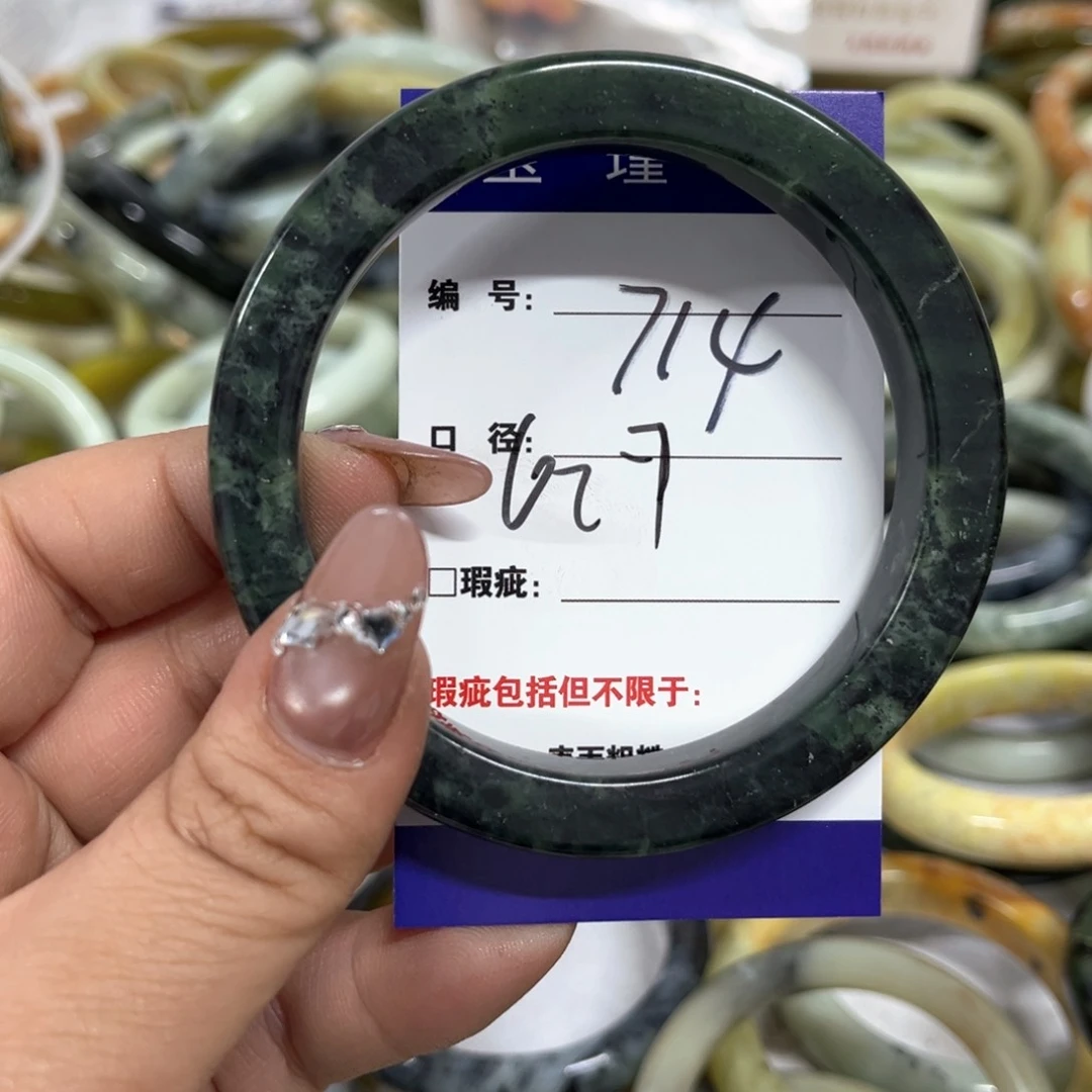 蛇纹石玉手镯未镶嵌