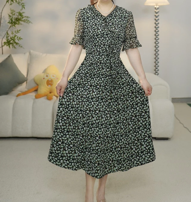 2079连衣裙碎花显瘦时尚夏季小个子法式收腰气质
