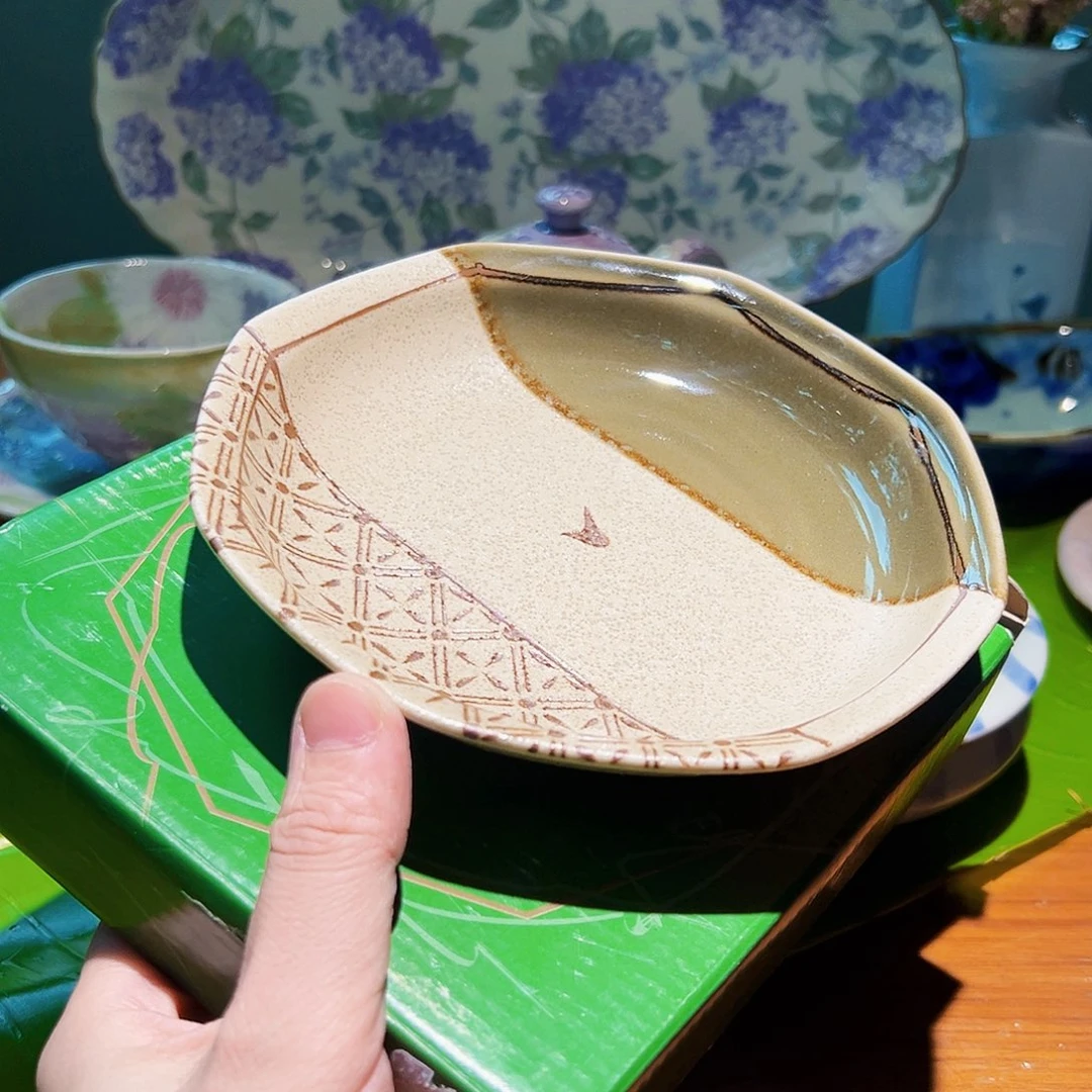 这两家机构分别代表咖啡杯和