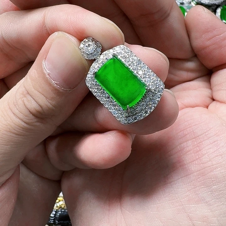 翡翠颈饰未镶嵌天然A货翡翠放漏