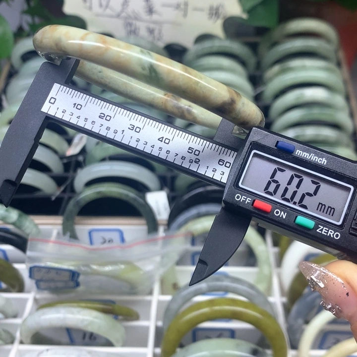 蛇纹石玉未镶嵌手镯19