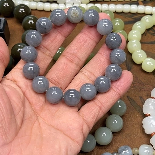 K***K和田玉未镶嵌手链