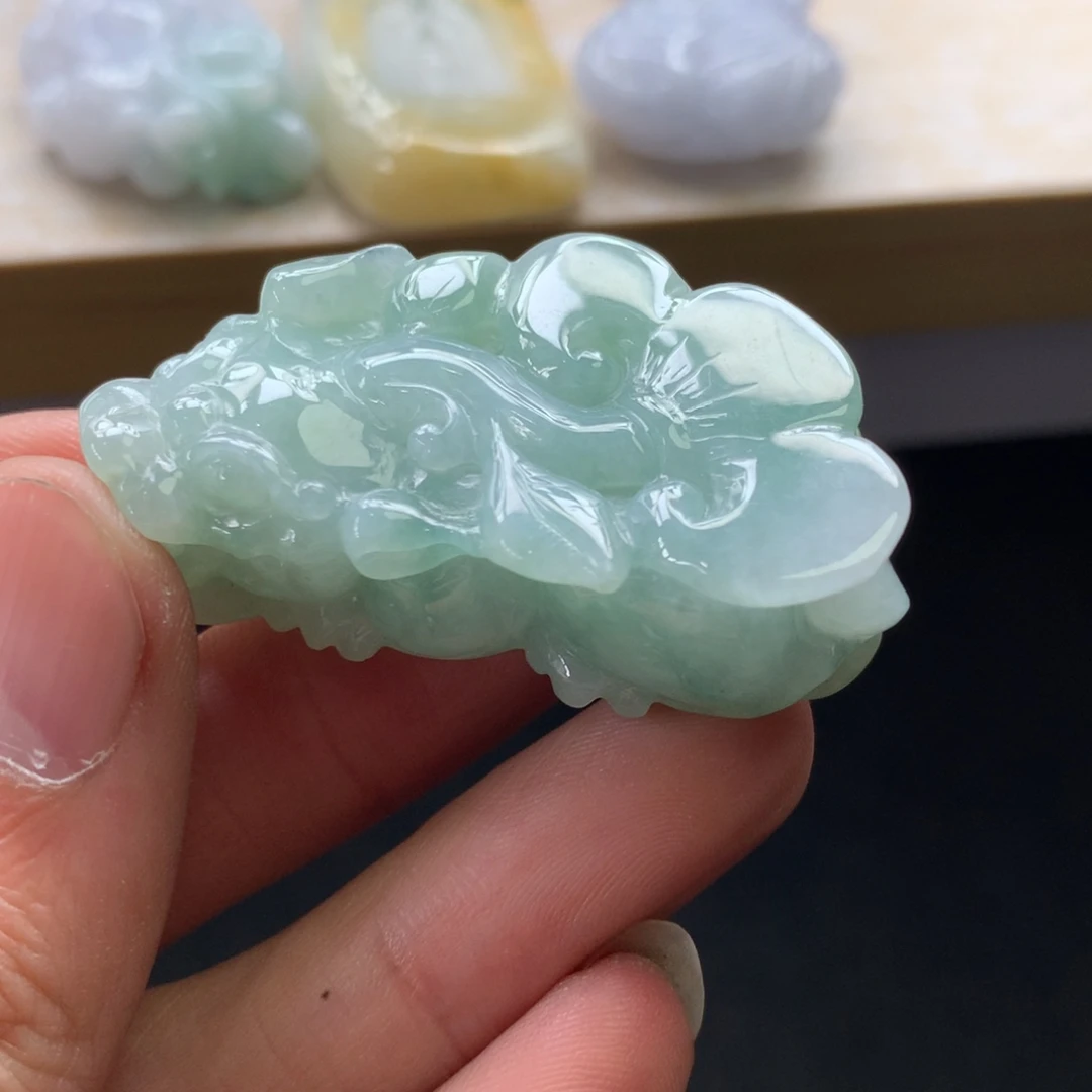 翡翠未镶嵌颈饰吊坠