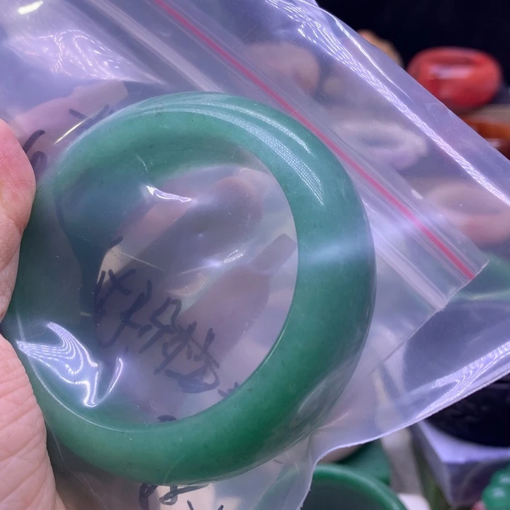 米***宝石英岩玉未镶嵌13468975444