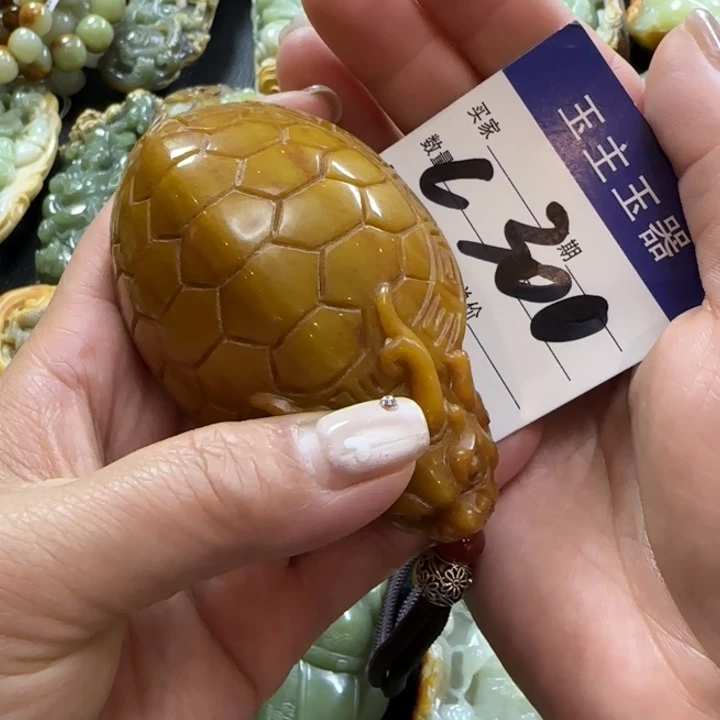 透闪石质玉未镶嵌把件