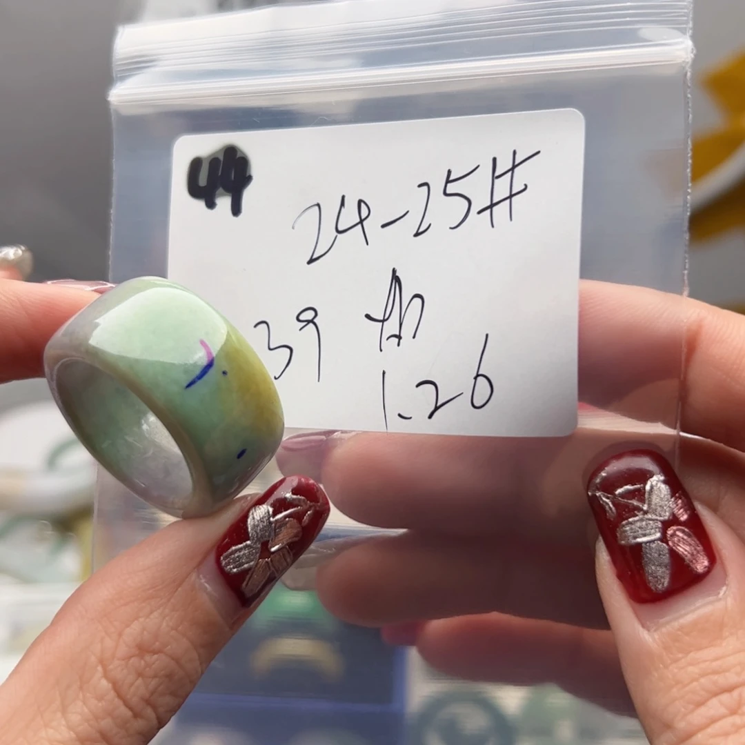 翡翠颈饰未镶嵌如*戒