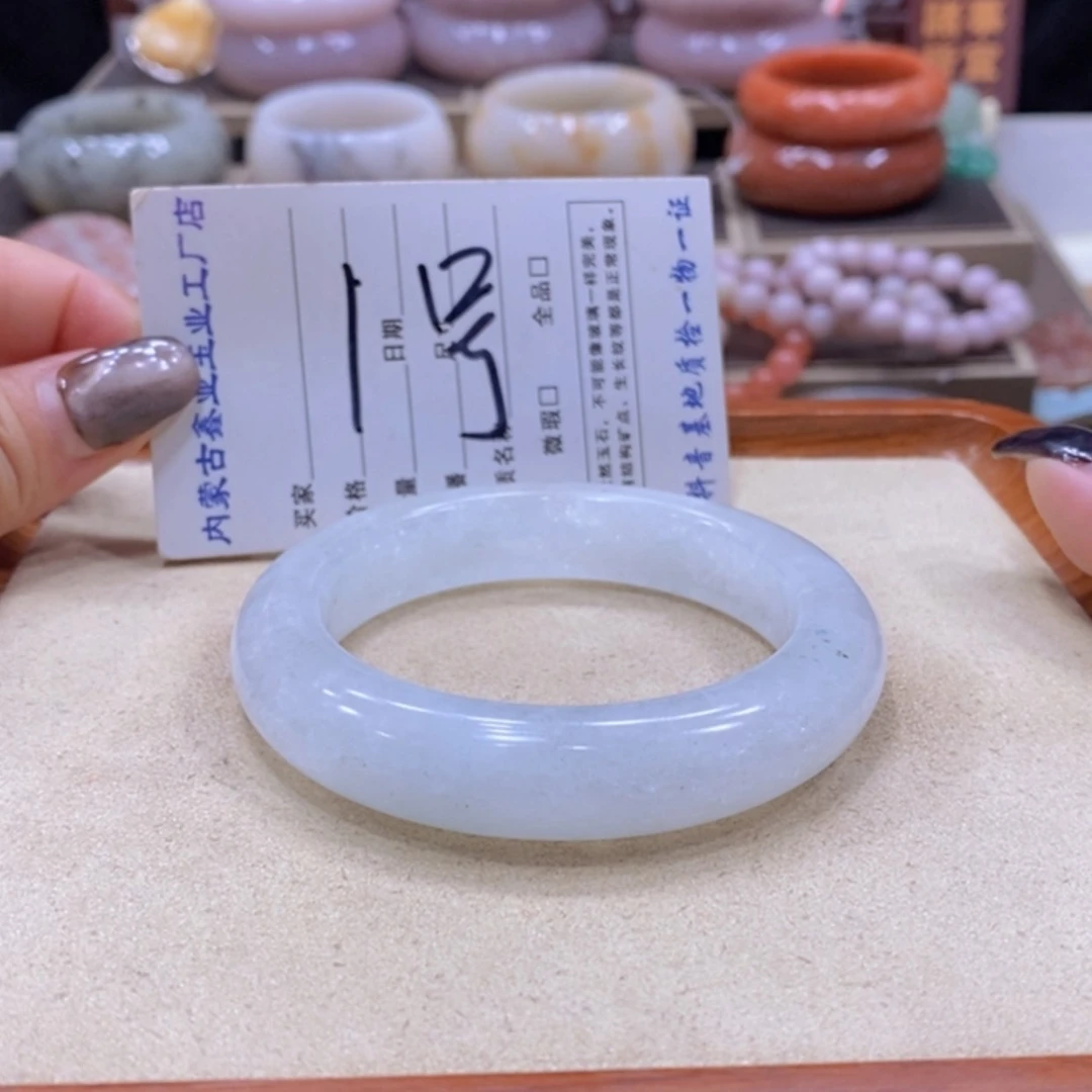 【闪购商品】未镶嵌手镯石英质玉